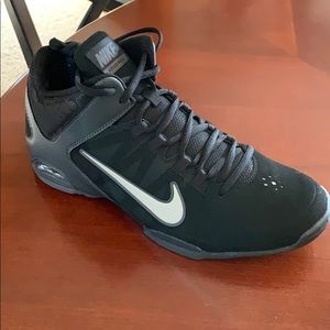 Black nike basketball shoes